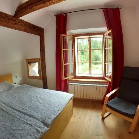 Juvanova Hisa בית נופש *