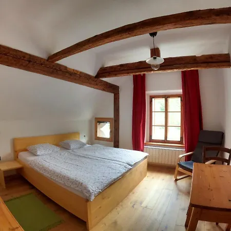 Juvanova Hisa בית נופש