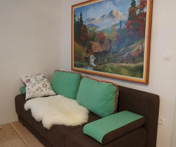 Juvanova Hisa بيت للعطل