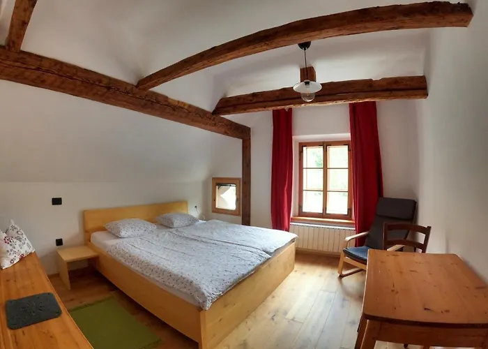 Juvanova Hisa بيت للعطل